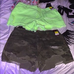 2pairs of jean shorts !
